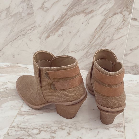 Kenneth Cole Reaction Ankle Booties - Picture 3 of 5